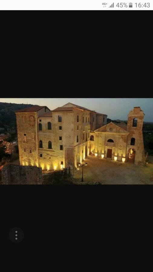 B&B E Casa Vacanza Al Castello Roccella Ionica Exterior foto